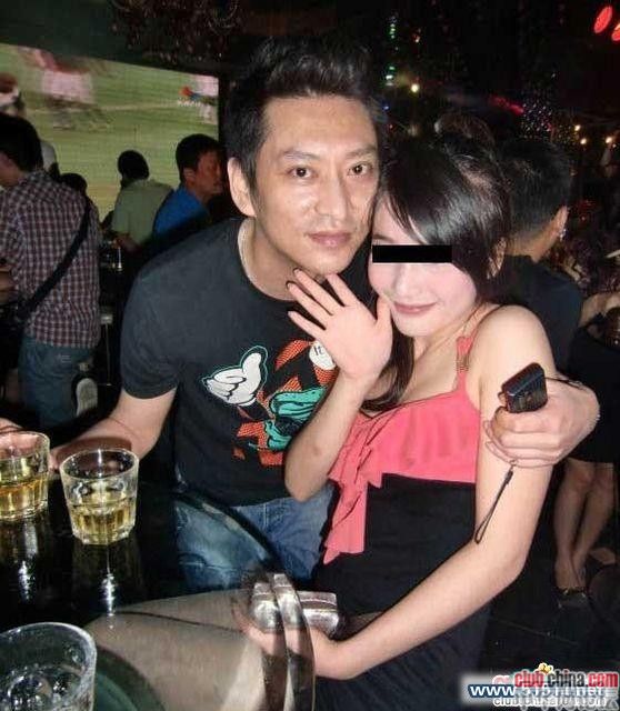 网络惊现深圳“抱抱哥” 称抱别人女友更性福