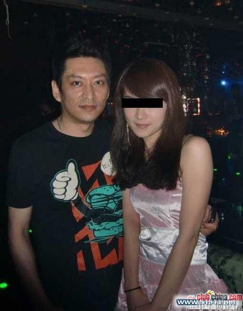 网络惊现深圳“抱抱哥” 称抱别人女友更性福