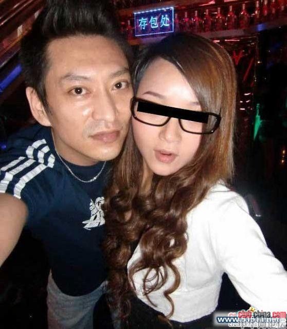 网络惊现深圳“抱抱哥” 称抱别人女友更性福