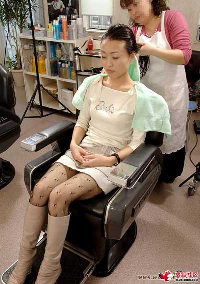 实拍MM在美容院刮毛全过程