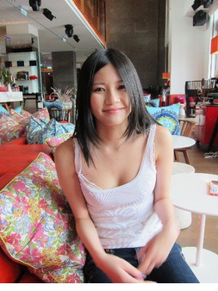 性感美女游客遭“色猴”袭击 竟然还很乐意(图18)