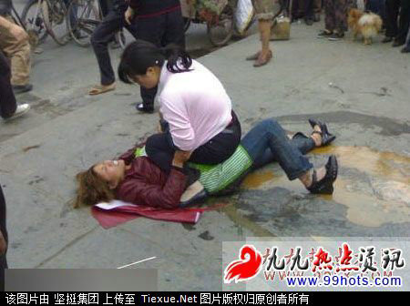 女人打架比男人还猛 好强悍